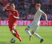 拜仁慕尼黑德甲击败沃尔夫斯堡穆西亚拉突破破门